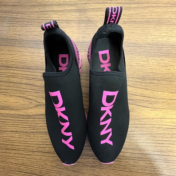 DKNY Abbi Women's Slip on Sneakers Size 9.5M Black Pink PAF 2105 3185129 - Picture 9 of 13